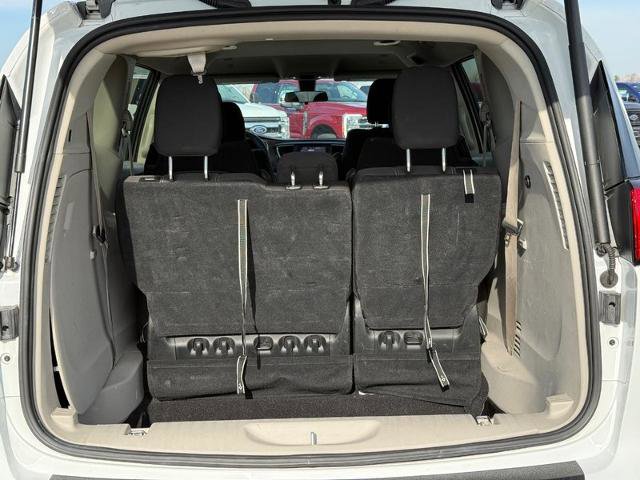 Used 2022 Chrysler Voyager LX image 6