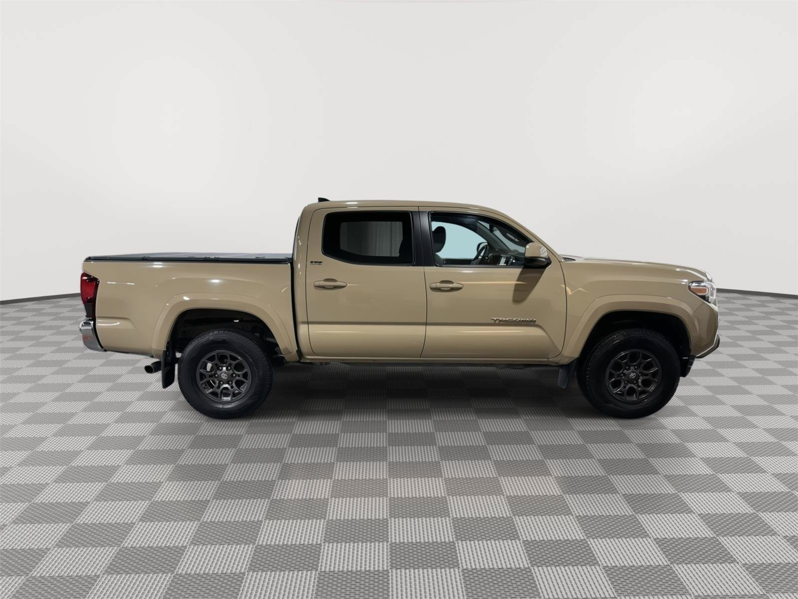 Used 2018 Toyota Tacoma SR5 RWD image 7