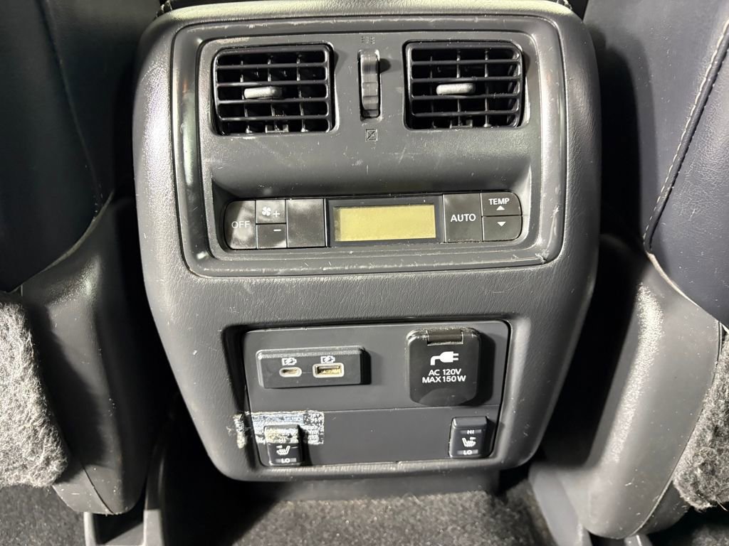 Used 2020 Nissan Pathfinder Platinum image 30