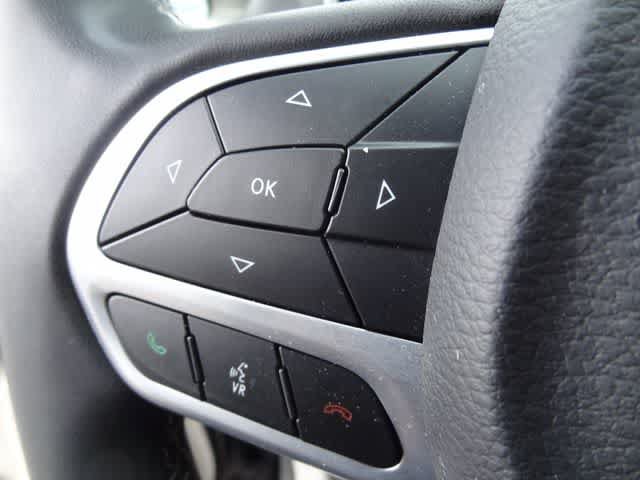Used 2023 Chrysler Pacifica Touring-L FWD image 22