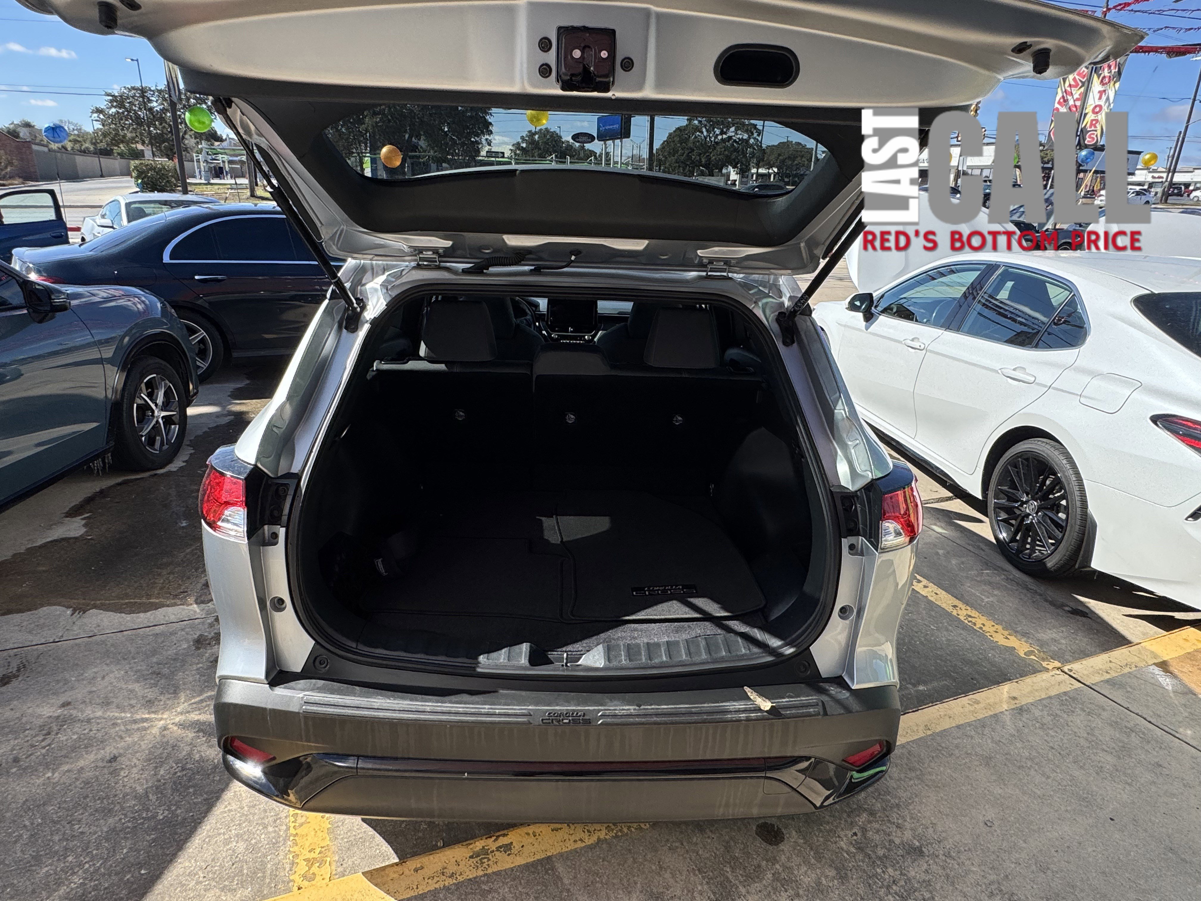 Used 2024 Toyota Corolla Cross SE image 10