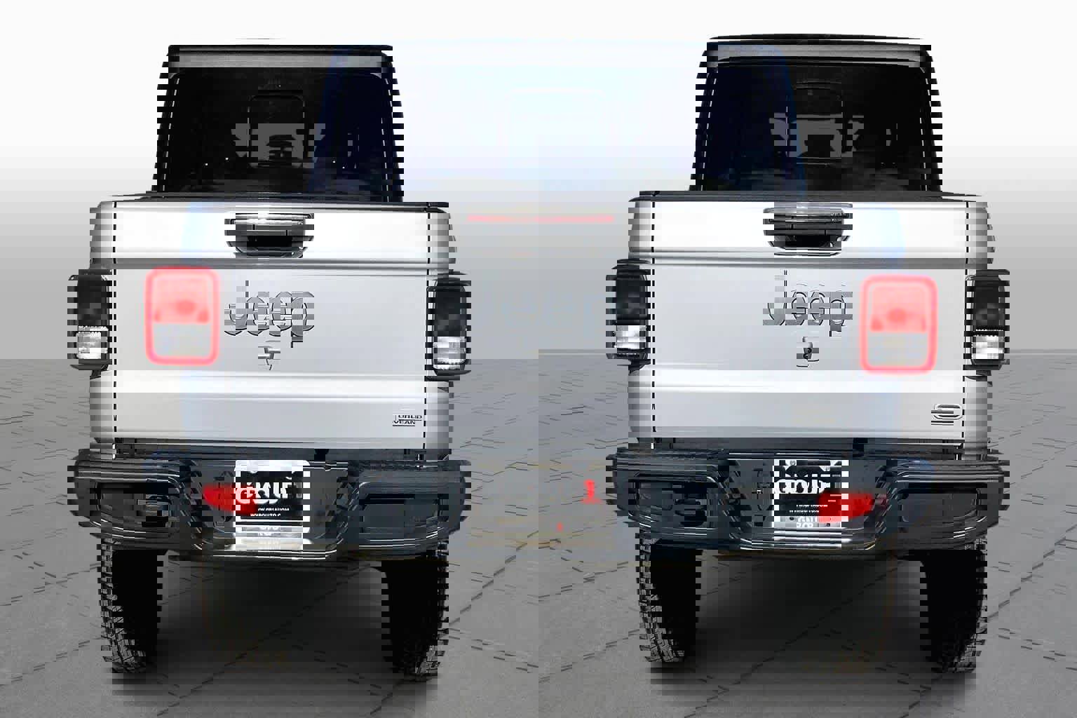 Used 2023 Jeep Gladiator Overland image 2