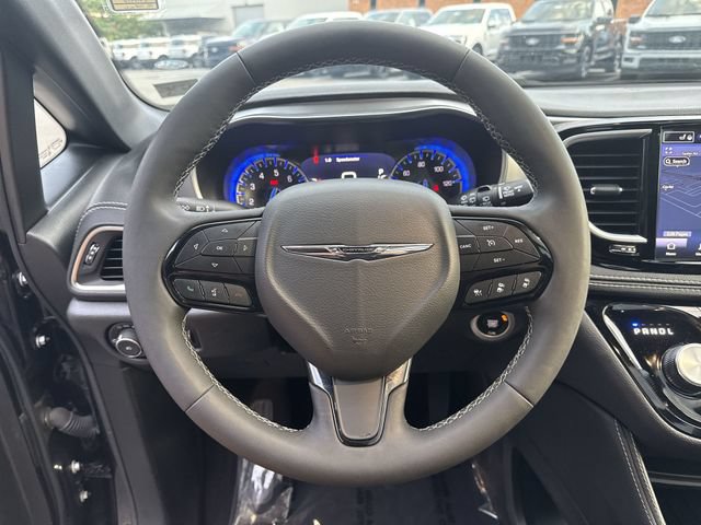 Used 2025 Chrysler Pacifica Limited FWD image 14