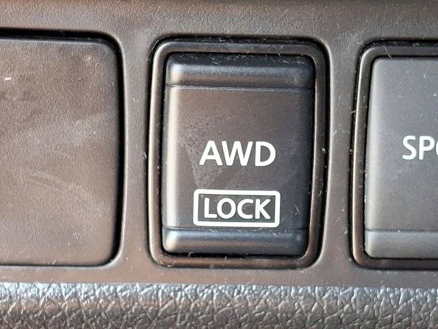 Used 2018 Nissan Rogue SV AWD/4WD image 23