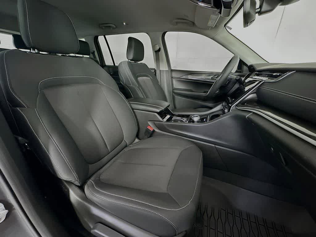 Used 2022 Jeep Grand Cherokee L Laredo w/ Luxury Tech Group I AWD/4WD image 15