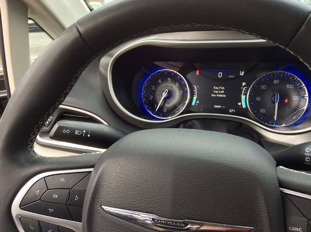 Used 2024 Chrysler Pacifica Touring-L image 24