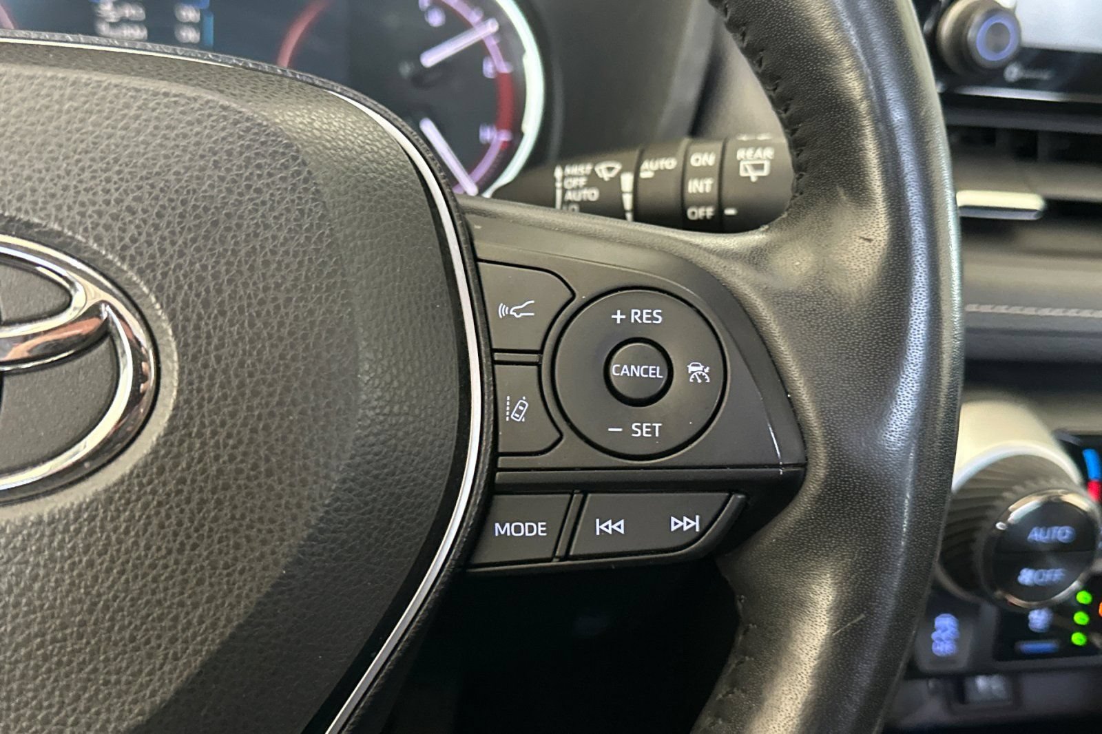Used 2019 Toyota RAV4 Limited w/ Advanced Technology Package AWD/4WD image 27
