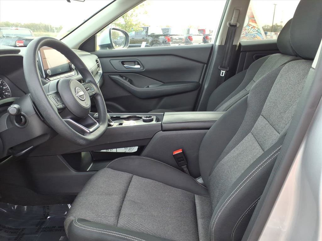 Used 2024 Nissan Rogue SV image 10