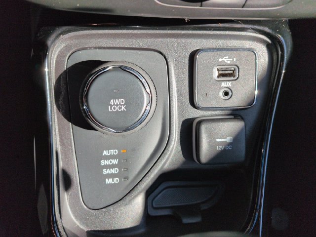 Used 2021 Jeep Compass Limited w/ Sun and Sound Group AWD/4WD image 40