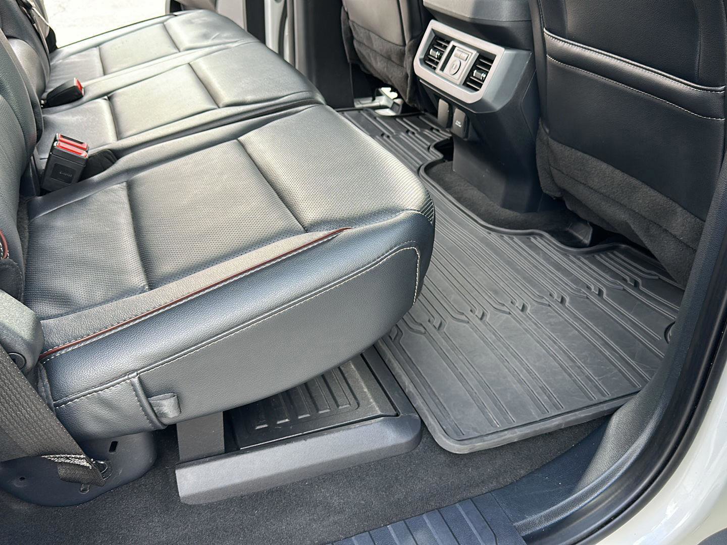 Certified 2024 Ford F250 Lariat w/ Sport Appearance Package image 25