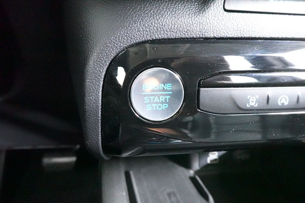 Certified 2025 Ford Escape Platinum AWD/4WD image 22