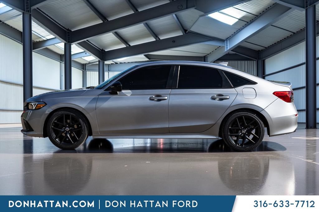 Used 2023 Honda Civic Sport image 3