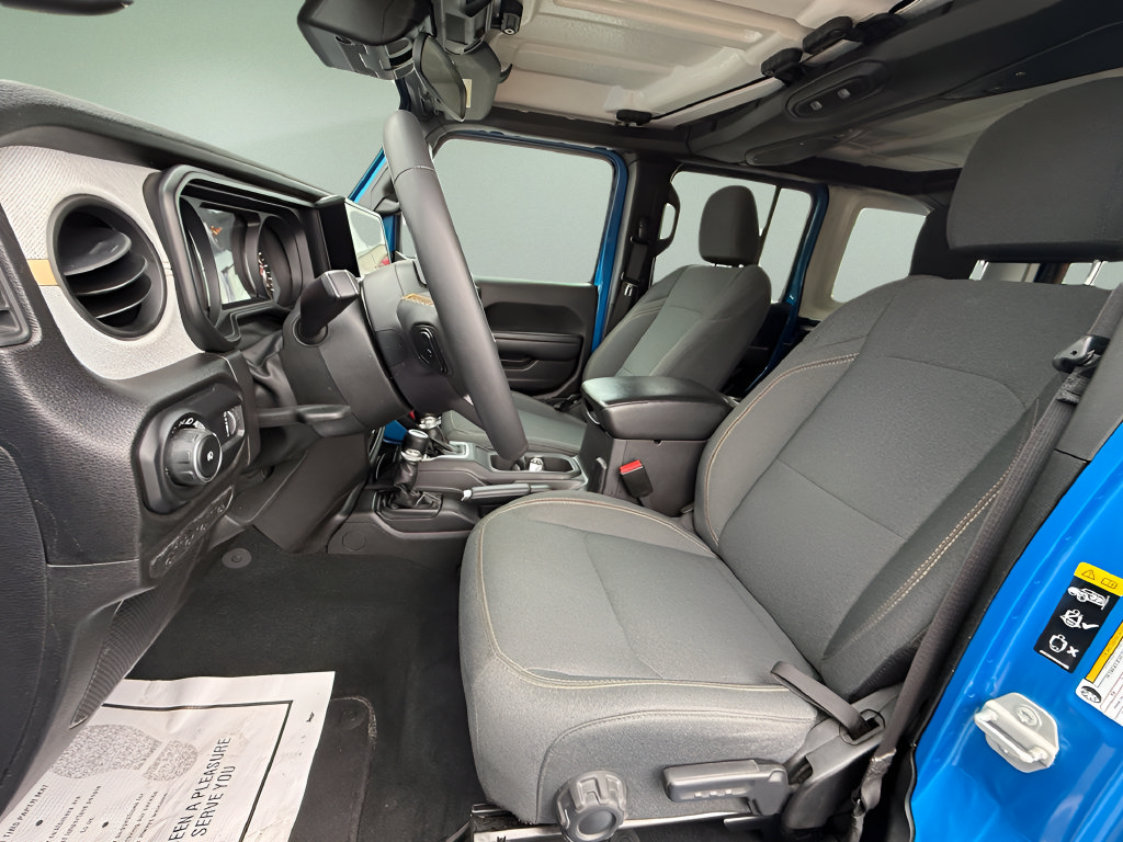 Used 2024 Jeep Wrangler Unlimited Sport AWD/4WD image 18