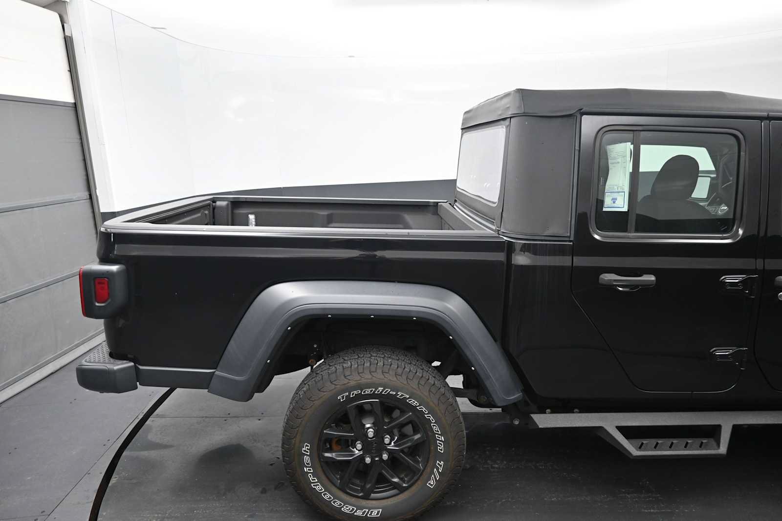 Used 2022 Jeep Gladiator Sport w/ Trailer Tow Package AWD/4WD image 11