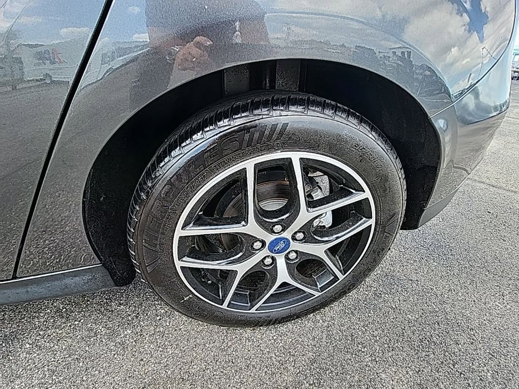 Certified 2018 Ford Focus SEL FWD image 28