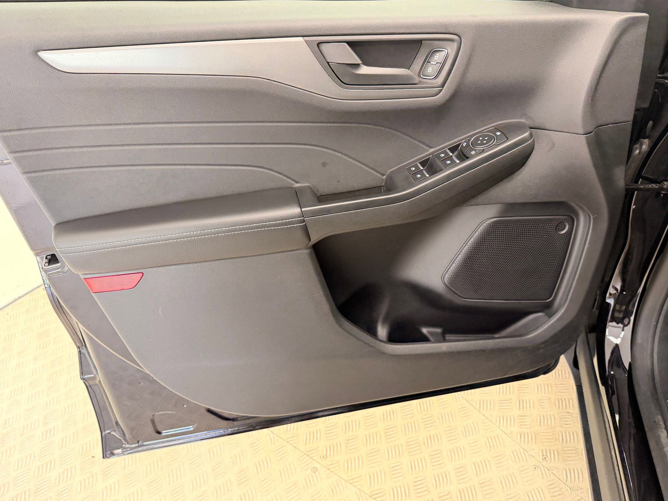 Certified 2025 Ford Escape Active image 21