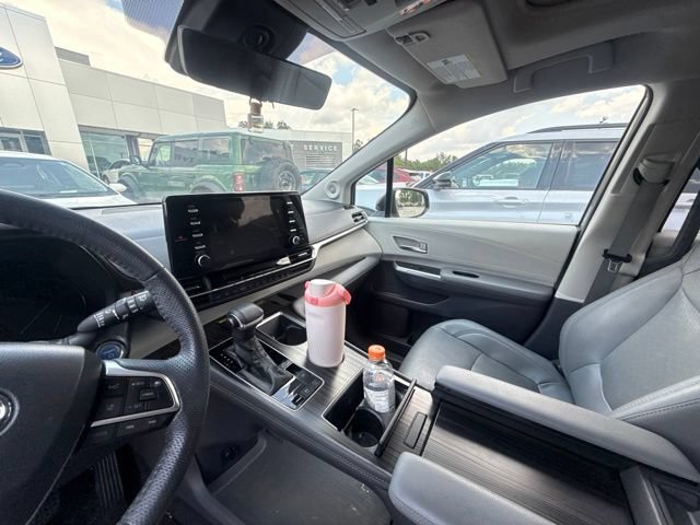 Used 2021 Toyota Sienna Limited FWD image 16