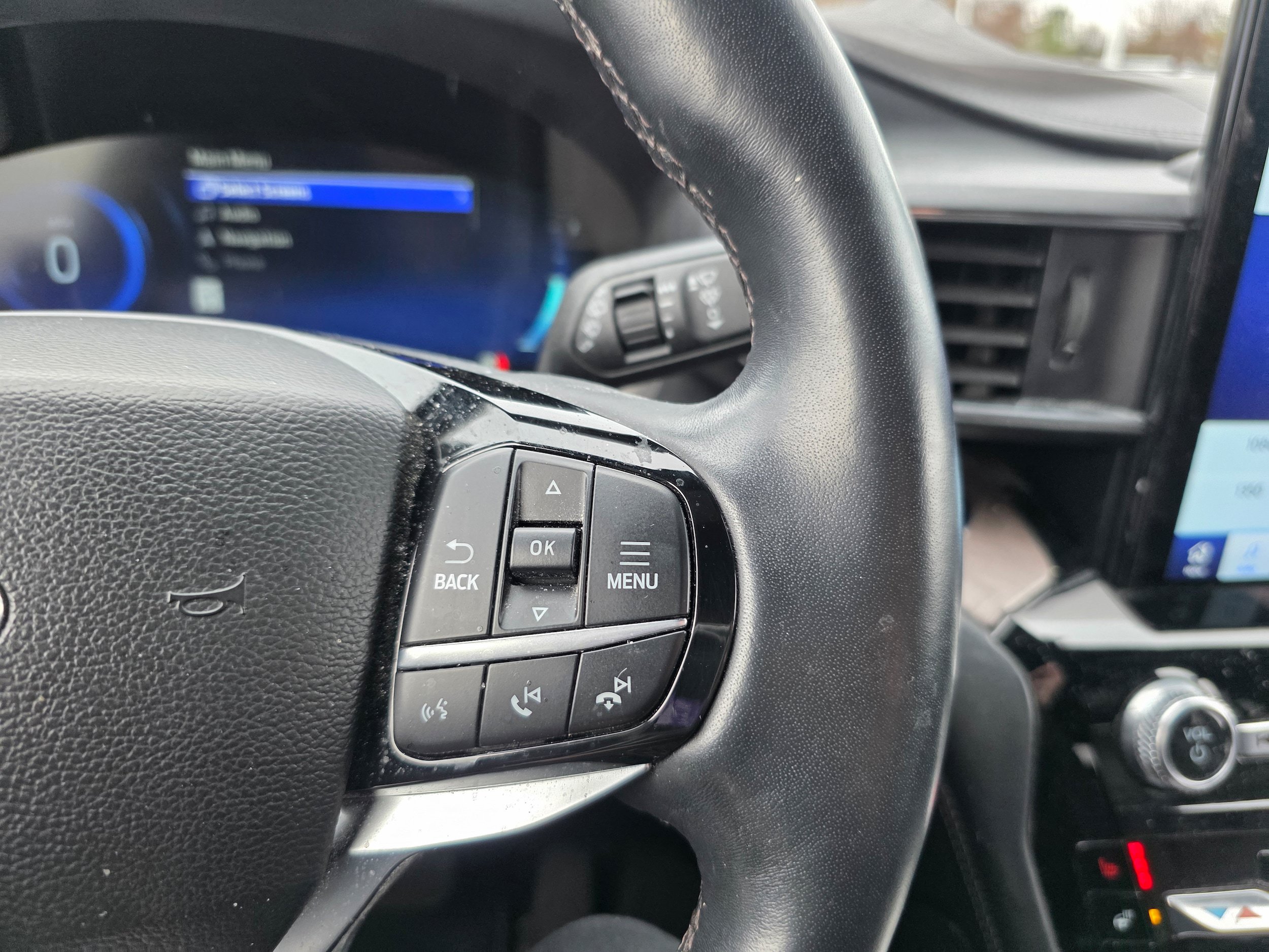 Certified 2023 Ford Explorer Platinum w/ Premium Technology Package AWD/4WD image 17