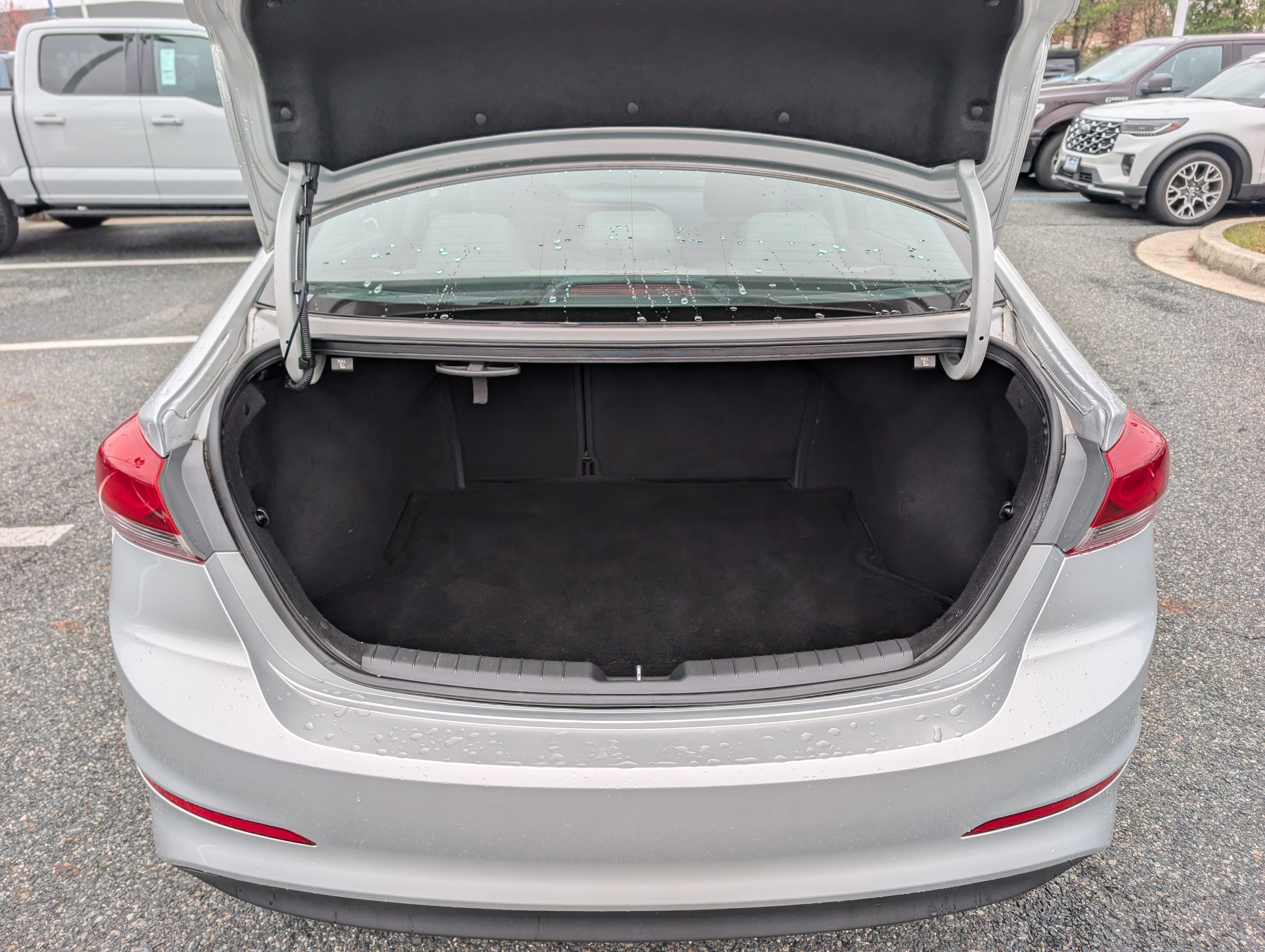 Used 2017 Hyundai Elantra SE image 12