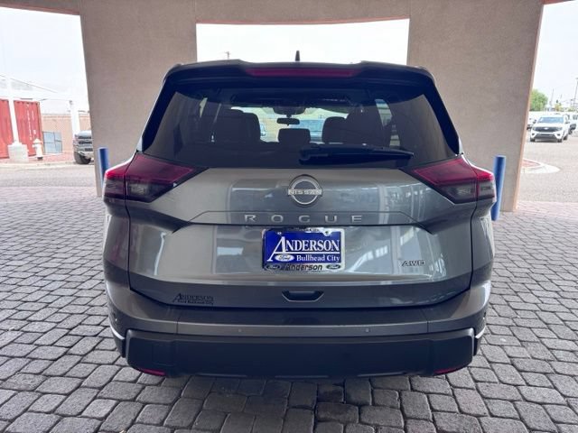 Used 2024 Nissan Rogue S AWD/4WD image 4