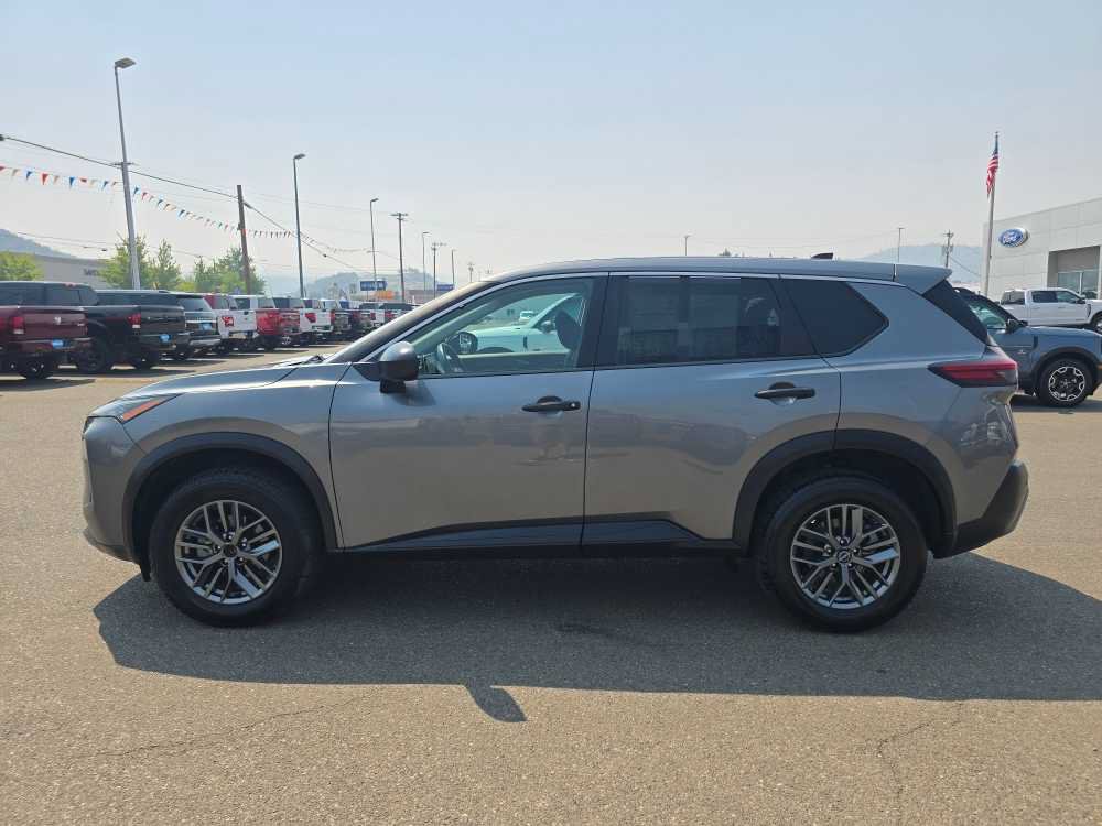 Used 2023 Nissan Rogue S AWD/4WD image 2