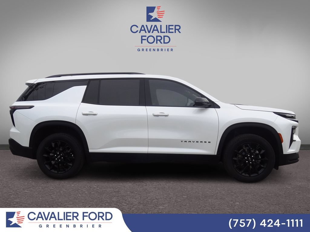 Used 2025 Chevrolet Traverse LT w/ Midnight/Sport Edition AWD/4WD image 2
