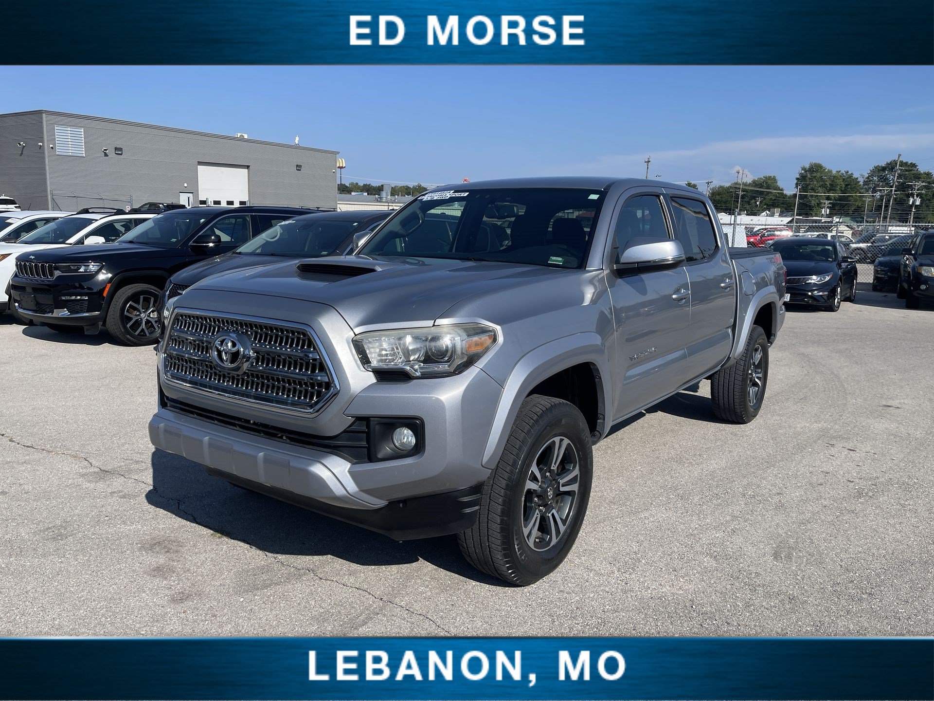 Used 2017 Toyota Tacoma TRD Sport w/ Tow Package (A/T) AWD/4WD image 4