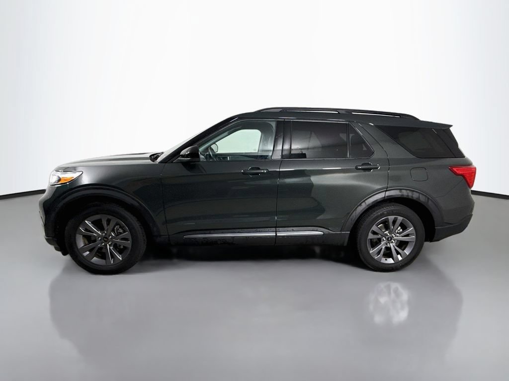 Certified 2024 Ford Explorer XLT w/ Equipment Group 202A RWD image 4