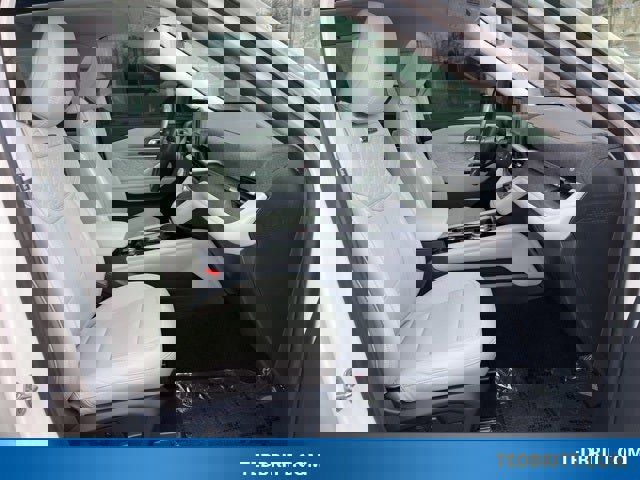 Certified 2025 Ford Explorer Platinum w/ Ultimate Package image 21