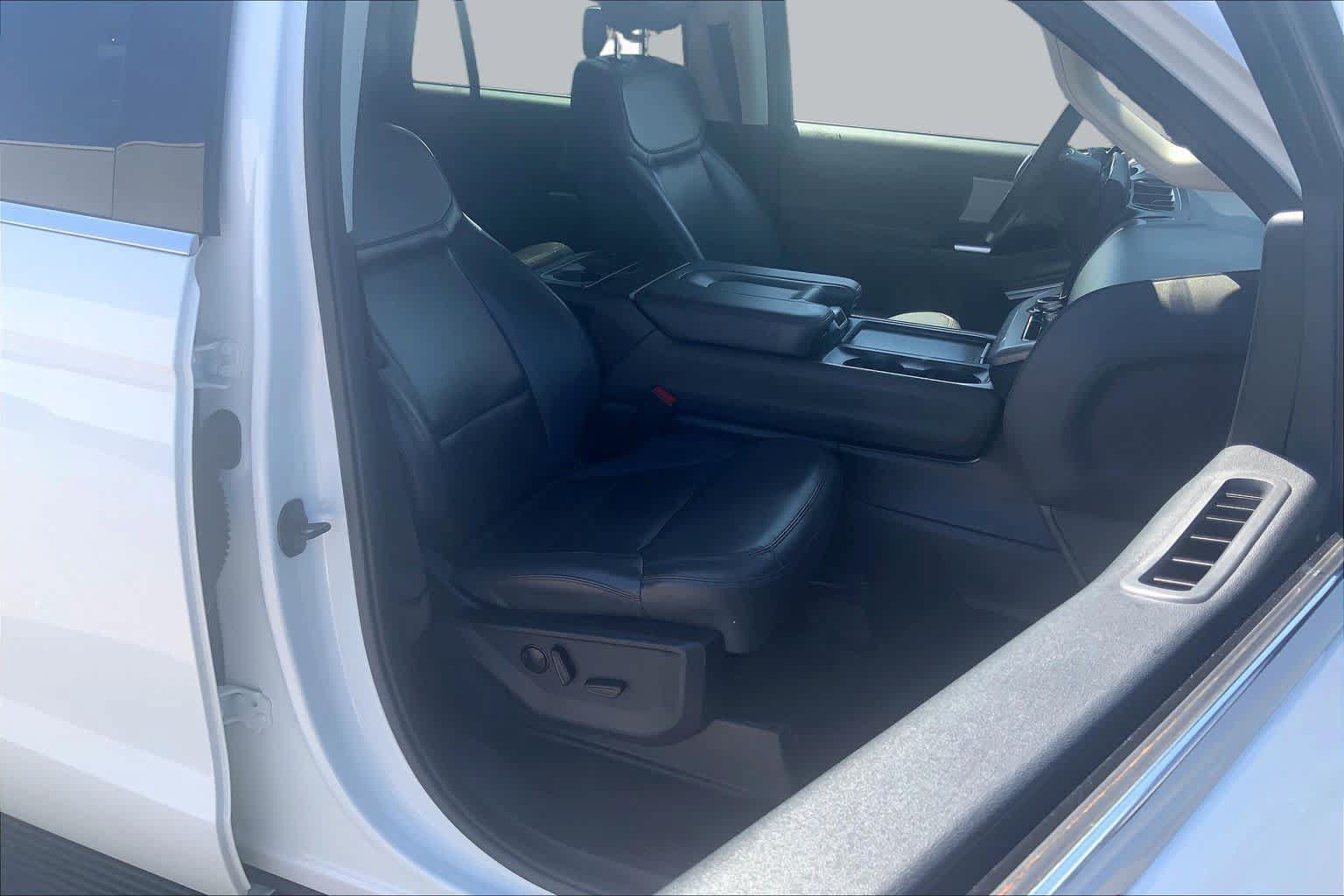 Certified 2025 Ford Expedition Active RWD image 9