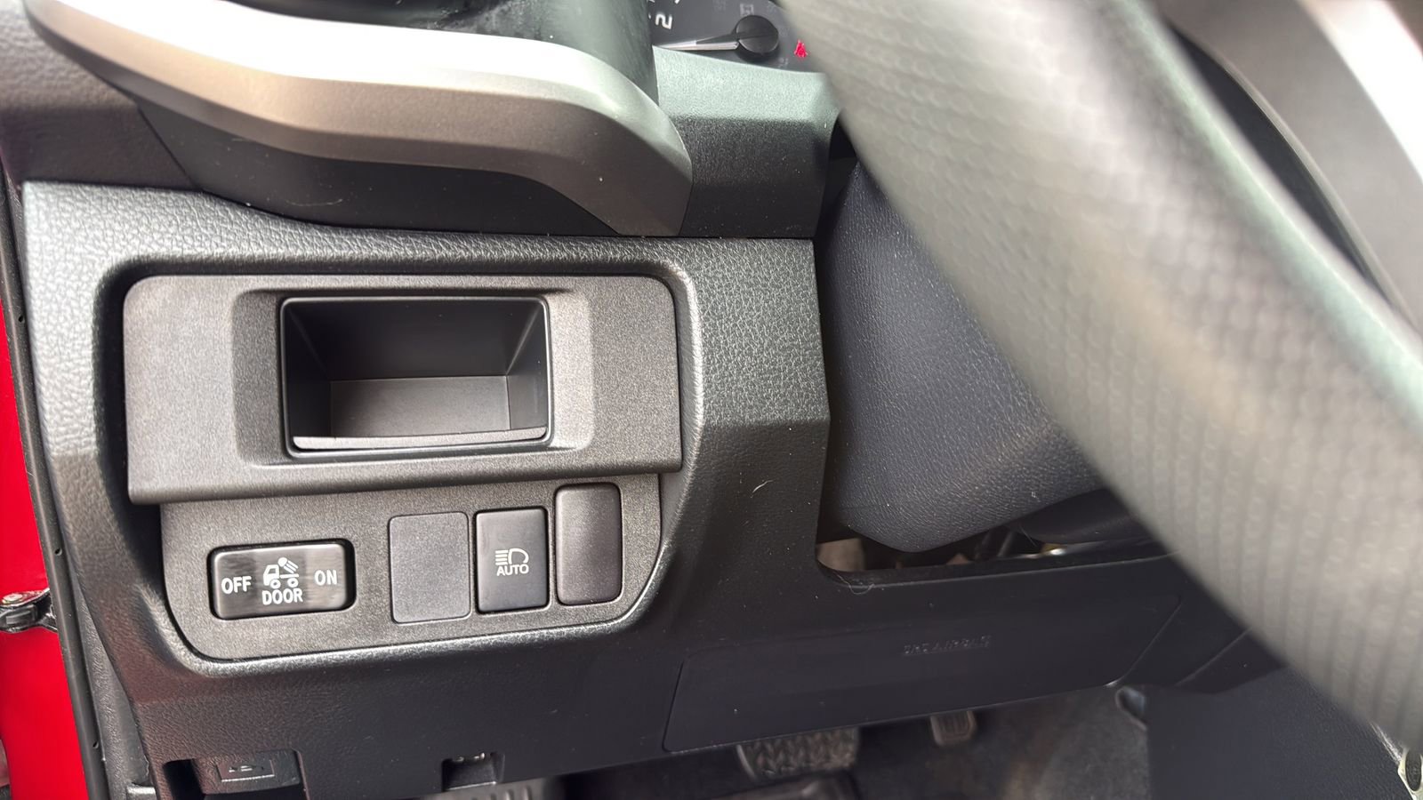 Used 2019 Toyota Tacoma SR5 AWD/4WD image 17