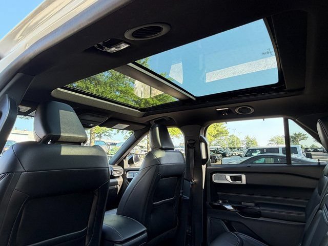 Certified 2022 Ford Explorer ST w/ ST Street Pack AWD/4WD image 11
