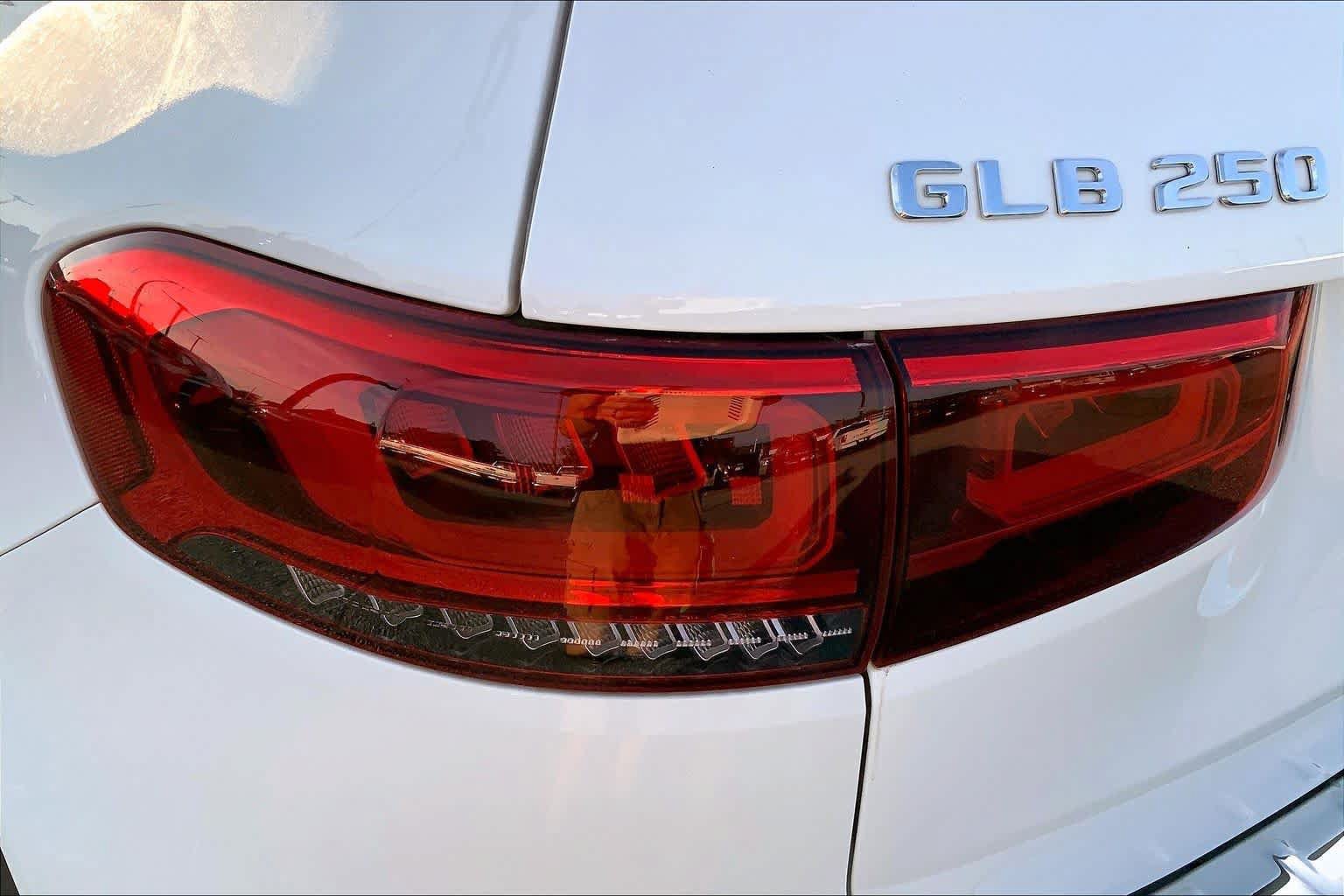 Used 2023 Mercedes-Benz GLB 250 4MATIC image 27