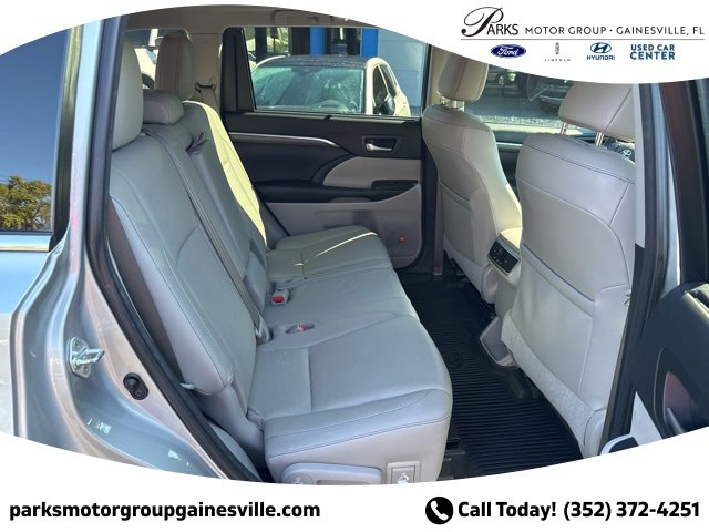Used 2017 Toyota Highlander Limited image 16