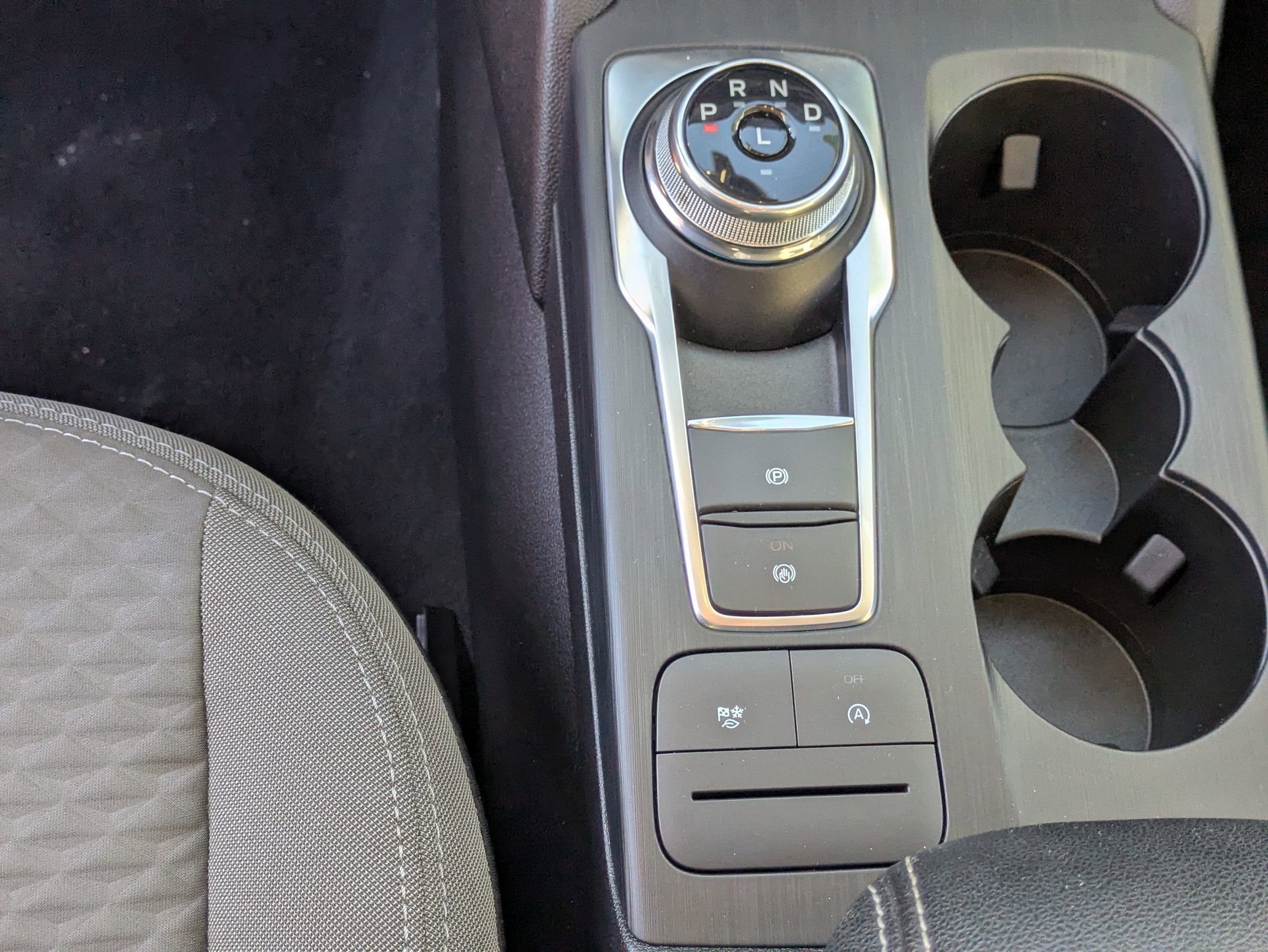 Certified 2022 Ford Escape SE w/ SE Sport Appearance Package image 24