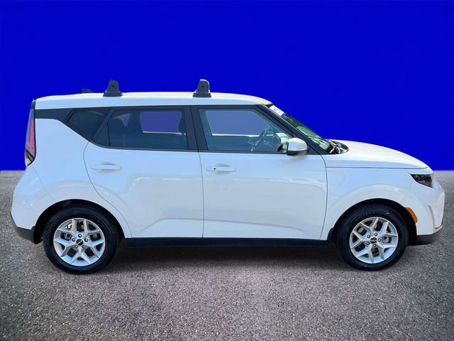 Used 2023 Kia Soul S FWD image 2