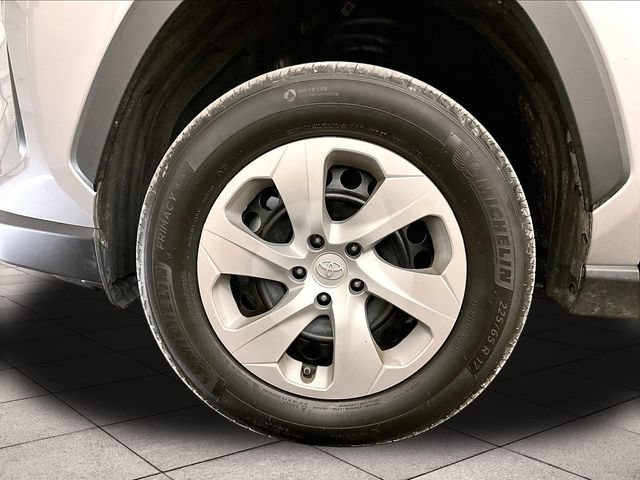 Used 2025 Toyota RAV4 LE AWD/4WD image 8