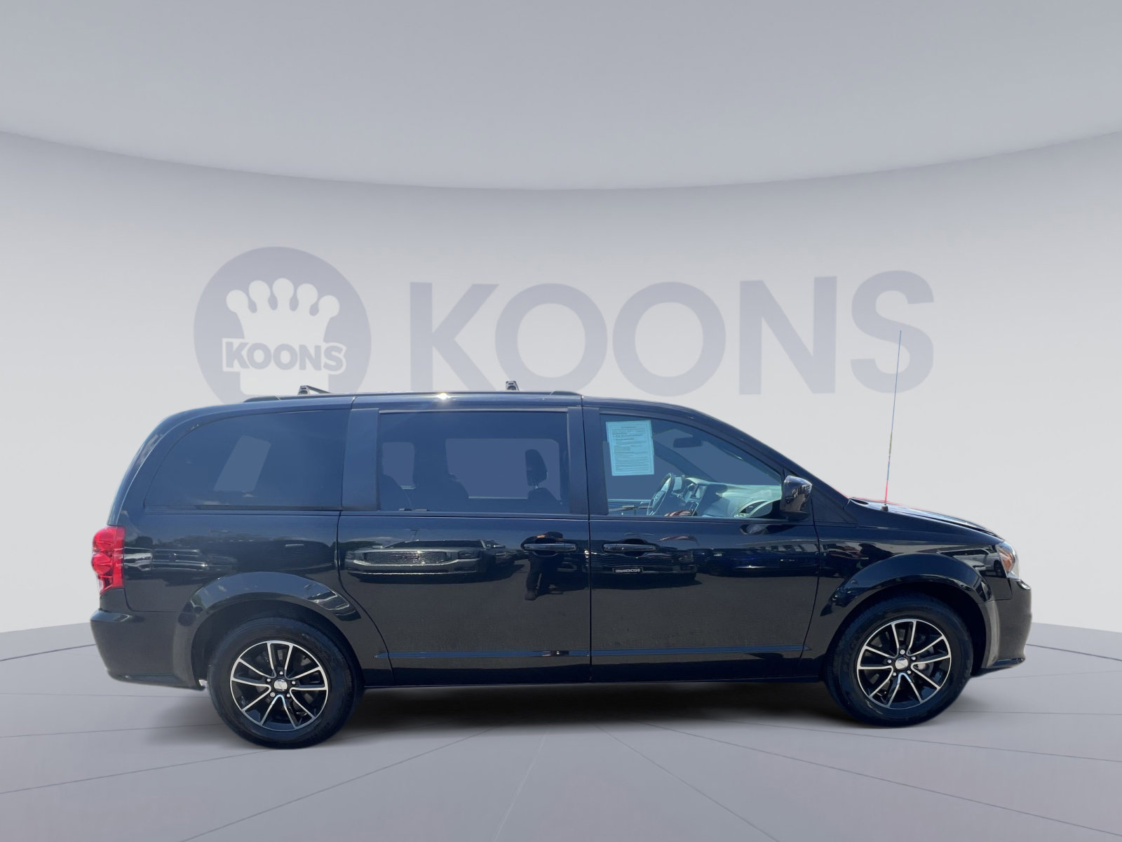 Used 2019 Dodge Grand Caravan SE FWD image 12