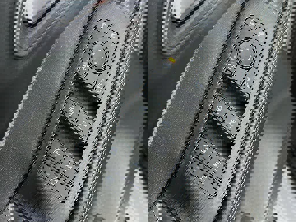 Used 2024 Nissan Rogue SV image 29