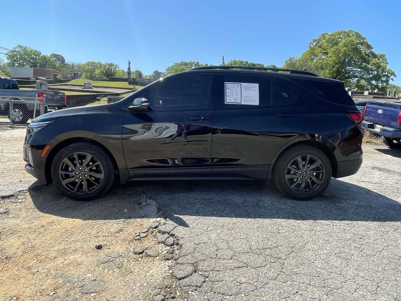 Used 2022 Chevrolet Equinox RS w/ RS Leather Package image 2