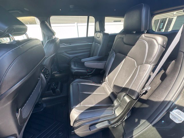 Used 2024 Jeep Grand Cherokee L Limited w/ Black Appearance Package RWD image 18