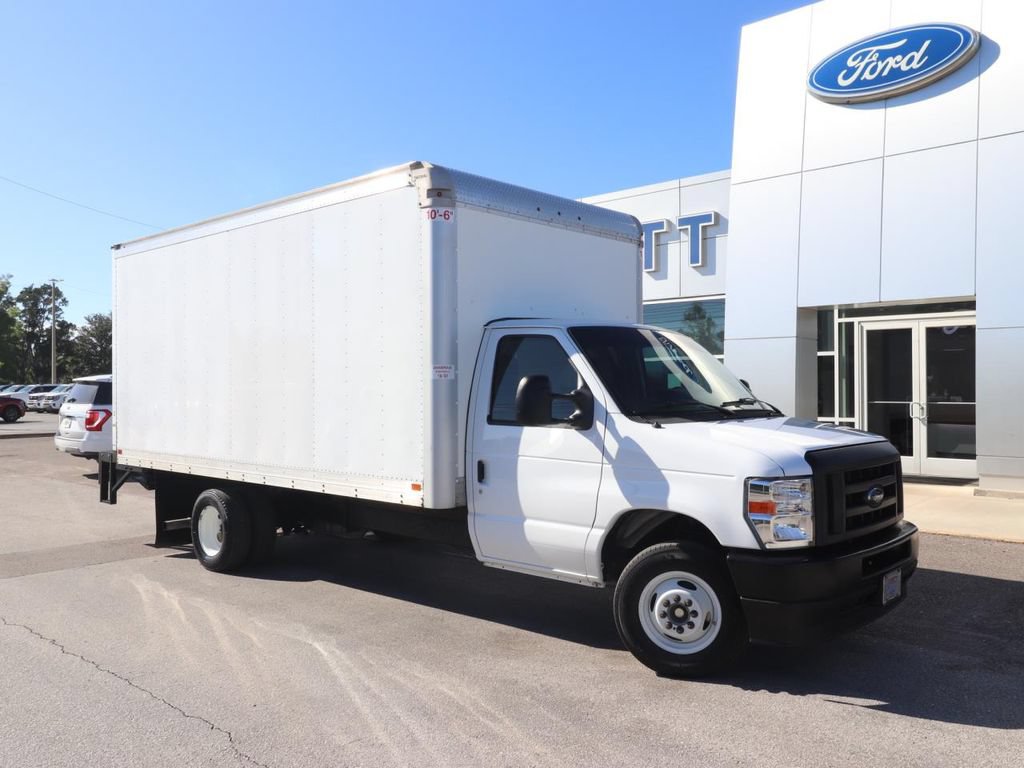 Certified 2024 Ford E-450 and Econoline 450 Super Duty w/ Power Windows & Locks Group RWD image 4