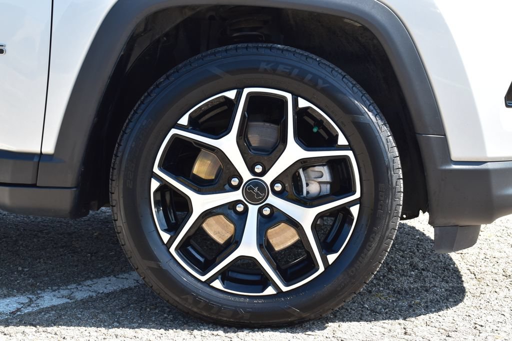 Used 2025 Jeep Compass Limited AWD/4WD image 4