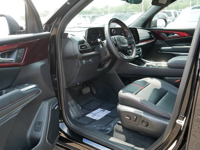 Used 2025 Chevrolet Traverse RS w/ LPO, Floor Liner Package AWD/4WD image 12
