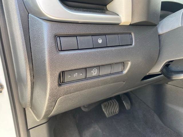 Used 2023 Nissan Rogue SV FWD image 17