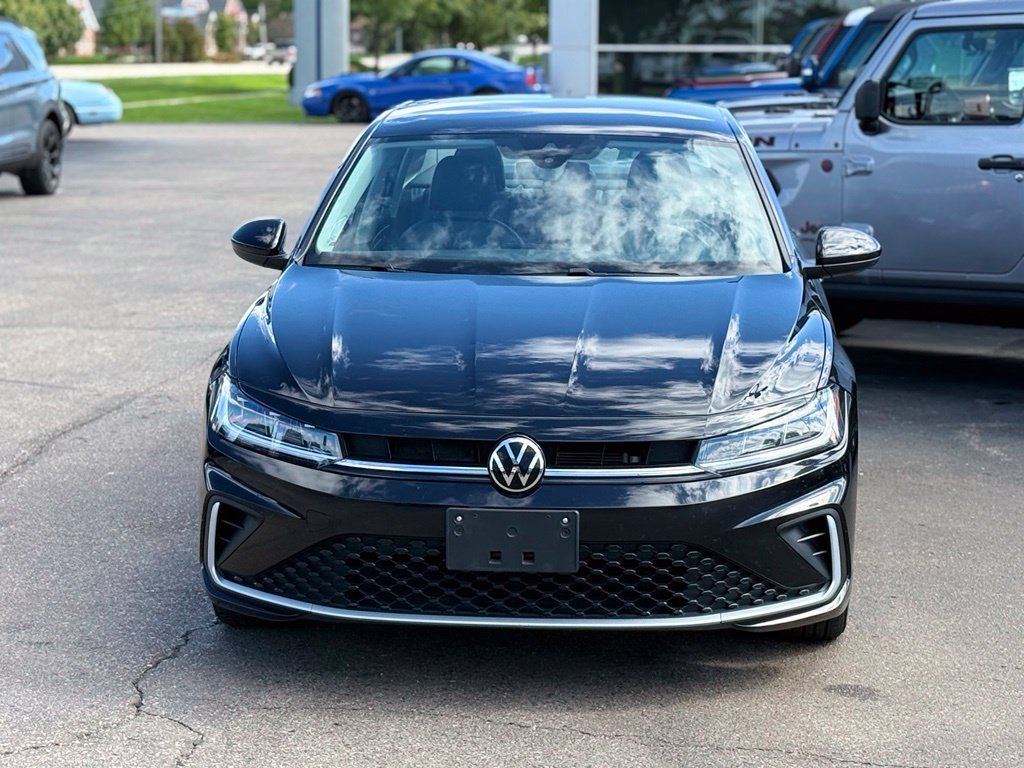 Used 2025 Volkswagen Jetta SE FWD image 25