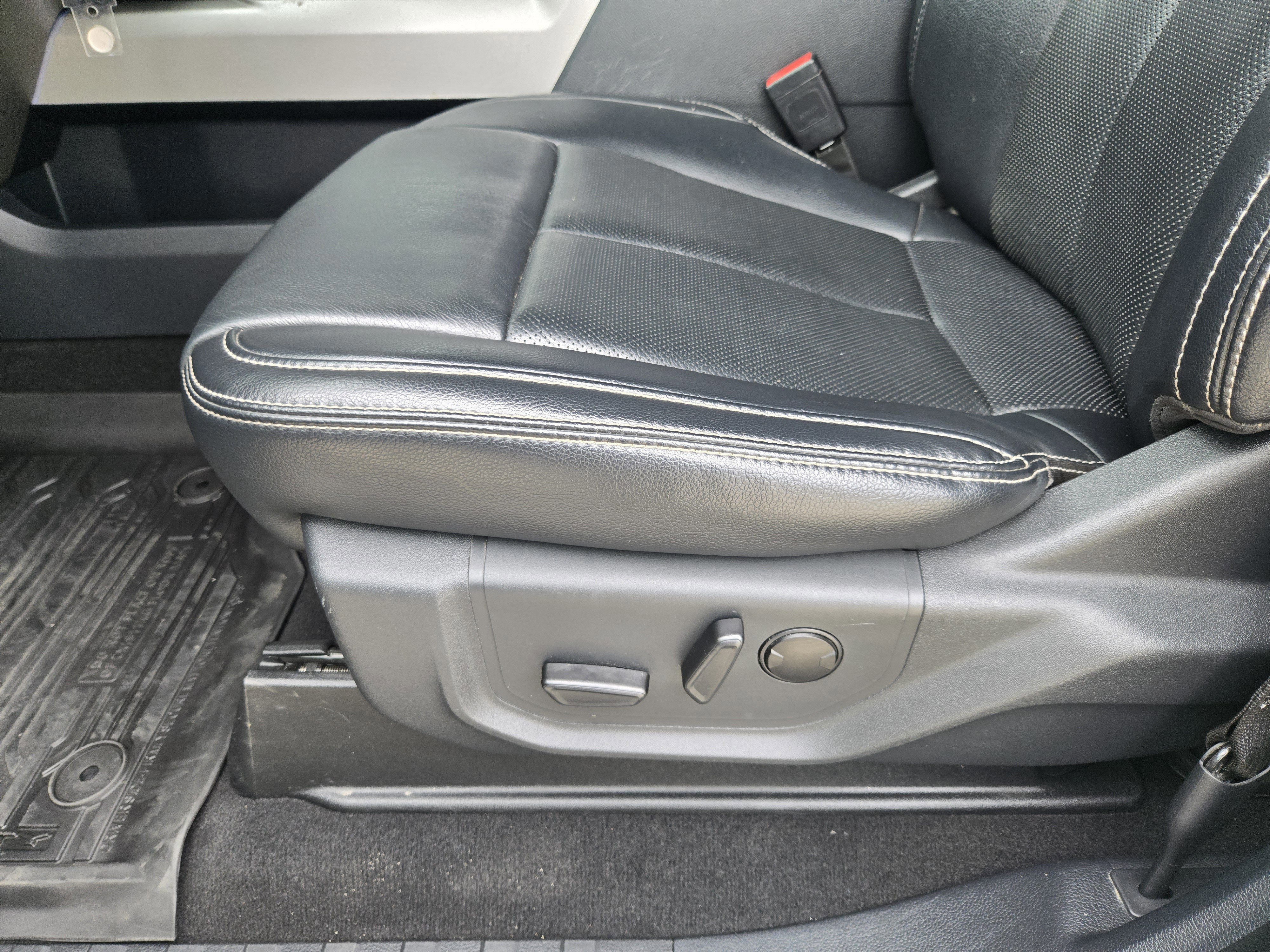 Certified 2022 Ford F250 Lariat w/ Chrome Package image 18