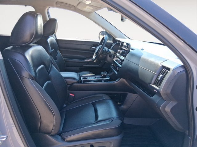 Used 2023 Nissan Pathfinder SL w/ Black Appearance Package AWD/4WD image 15