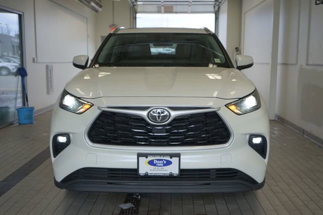Used 2021 Toyota Highlander XLE AWD/4WD image 17