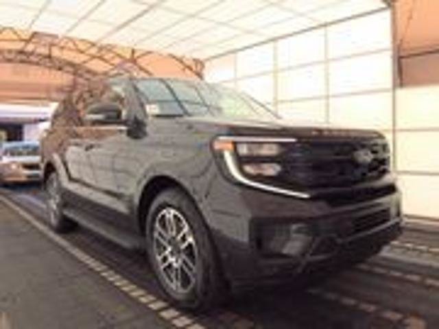 Certified 2025 Ford Expedition Active AWD/4WD image 4